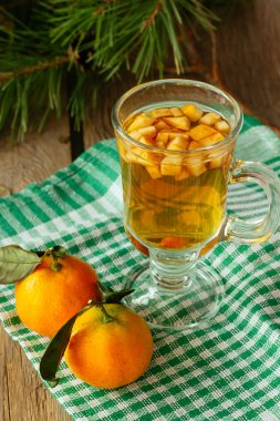 Kış sıcak içecek meyve dikey ile