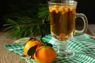 Meyve ve iki mandalina yatay ile yumruk