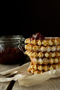 Çilek reçeli ile gofret