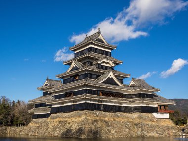 Japonya Kalesi ve kırmızı Köprüsü