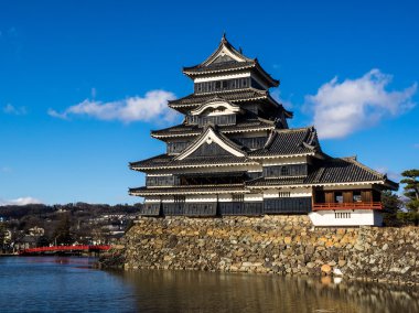 Japonya Kalesi ve kırmızı Köprüsü