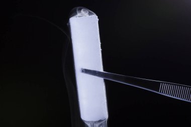 Üretimde kuru buz (CO2) (karbondioksitin katı formu))