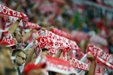 Destekçileri ve fanlar futbol maçı sırasında