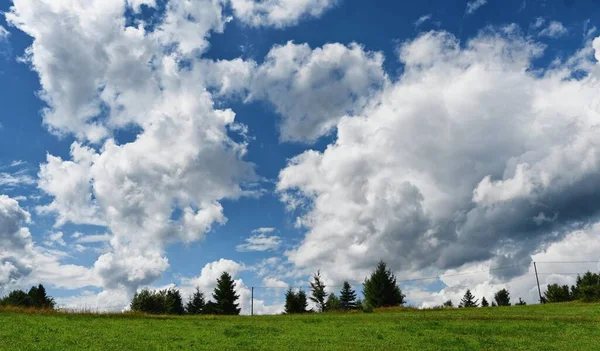 Clouds Ochotnica Gorna Vilage Hills Summer Day — Stok fotoğraf