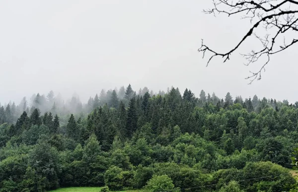 Wolken Über Den Hügeln Des Dorfes Ochotnica Gorna Während Des — Stockfoto