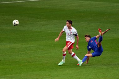WARsaw, POLAND - 08 Eylül 2021: Dünya Kupası 2022 Katar elemeleri Polonya - İngiltere, Robert Lewandowski (Polonya) John Stones (İngiltere)) 