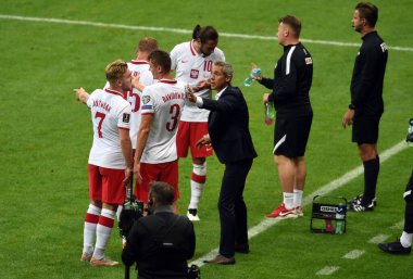 WARsaw, POLAND - 08 Eylül 2021: Dünya Kupası 2022 Katar elemeleri Polonya - İngiltere, Kamil Jozwiak (Polonya) Paulo Sousa teknik direktörü (Polonya)) 