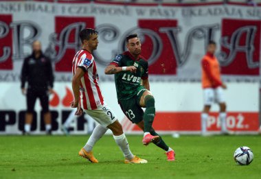 CRACOV, POLAND - Polonya Futbol Ligi maçı Krakovia Krakow - Slask Wroclaw, Victor Garcia (Slask Wroclaw) Cornel Rapa (Cracovia)) 