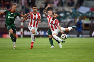 CRACOV, POLAND - Polonya Futbol Ligi maçı Krakovia Krakow - Slask Wroclaw, Robert Pich (Slask Wroclaw) Luis Rocha (Cracovia))  