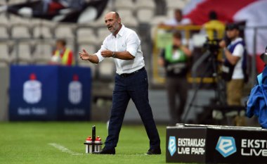 CRACOV, POLAND - AUGust 01, 2021: Polonya Futbol Ligi maçı Krakovia Krakow - Slask Wroclaw, Michal Probierz koçu (Cracovia) 