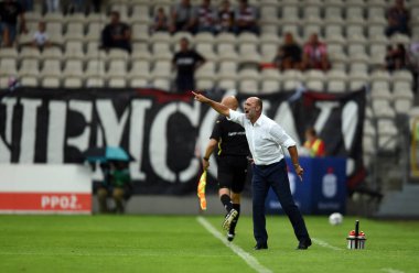 CRACOV, POLAND - AUGust 01, 2021: Polonya Futbol Ligi maçı Krakovia Krakow - Slask Wroclaw, Michal Probierz koçu (Cracovia) 