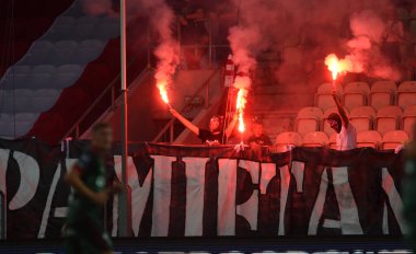 CRACOV, POLAND - HAZİRAN 01, 2021: Polonya Futbol Ligi maçı Krakovia Krakow - Slask Wroclaw, Cracovia taraftarları