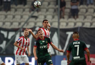 CRACOV, POLAND - Polonya Futbol Ligi maçı Krakovia Krakow - Slask Wroclaw, Fabian Piasecki (Slask Wroclaw) Matej Rodin (Krakovia)) 