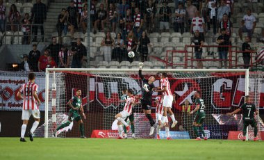 CRACOV, POLAND - AUGust 01, 2021: Polonya Futbol Ligi oyunu Krakovia Krakow - Slask Wroclaw, Matus Putnocky (Slask Wroclaw) Rivaldinho (Cracovia)) 