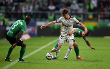 WARsaw, POLAND - SEPTEMBER 19, 2021: Polonya Futbol Ligi oyunu Legia Warszawa - Gornik Leczna, Kacper Skibicki (Legia Warszawa) Serhii Krykun (Gornik Leczna)) 