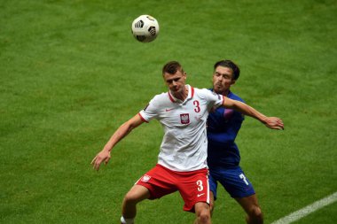 WARsaw, POLAND - 08 Eylül 2021: Dünya Kupası 2022 Katar eleme derecesi Polonya - İngiltere, Pawel Dawidowicz (Polonya) Jack Grealish (İngiltere) 