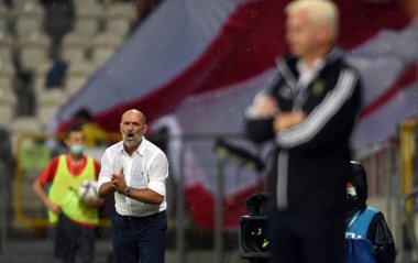 CRACOV, POLAND - AUGust 01, 2021: Polonya Futbol Ligi maçı Krakovia Krakow - Slask Wroclaw, Michal Probierz koçu (Cracovia) 