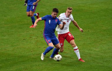 WARsaw, POLAND - 08 Eylül 2021: Dünya Kupası 2022 Katar elemeleri Polonya - İngiltere, Declan Rice (İngiltere) Adam Buksa (Polonya)) 