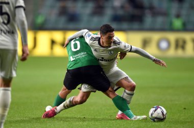 WARsaw, POLAND - 19 Eylül 2021: Legia Warszawa - Gornik Leczna, Janusz Gol (Gornik Leczna) Josue (Legia Warszawa)) 