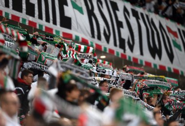 WARsaw, POLAND - 19 Eylül 2021: Polonya Futbol Ligi maçı Legia Warszawa - Gornik Leczna, Legia taraftarları
