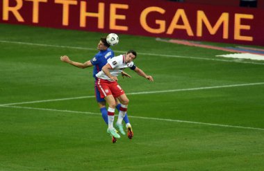WARsaw, POLAND - 08 Eylül 2021: Dünya Kupası 2022 Katar elemeleri Polonya - İngiltere, John Stones (İngiltere) Robert Lewandowski (Polonya)) 