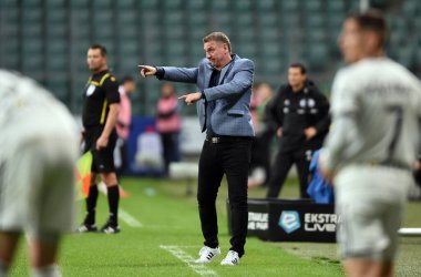 WARsaw, POLAND - 19 Eylül 2021: Polonya Futbol Ligi maçı Legia Warszawa - Gornik Leczna, Kamil Kieres koçu (Gornik Leczna) 