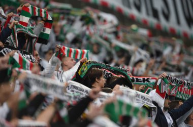 WARsaw, POLAND - 19 Eylül 2021: Polonya Futbol Ligi maçı Legia Warszawa - Gornik Leczna, Legia taraftarları