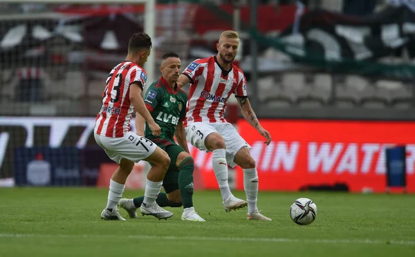CRACOV, POLAND - AUGust 01, 2021: Polonya Futbol Ligi oyunu Krakovia Krakow - Slask Wroclaw, Robert Pich (Slask Wroclaw) Michal Siplak (Cracovia) 