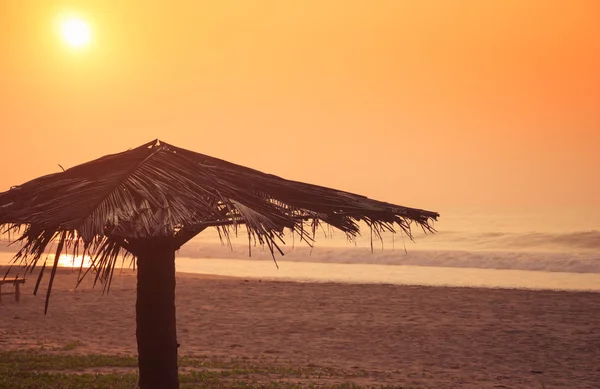 Sunrise on an ocean beach — Stock Photo, Image