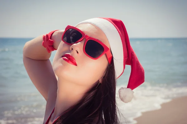 Mutlu genç kadın enjoing portresi onu Noel tatil — Stok fotoğraf