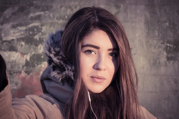 Portrait of a teenage girl outdoor wearing winter coat — Stock Photo, Image