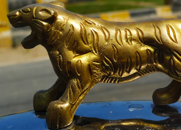 Gümüş yüzeyi altın Metal Tiger