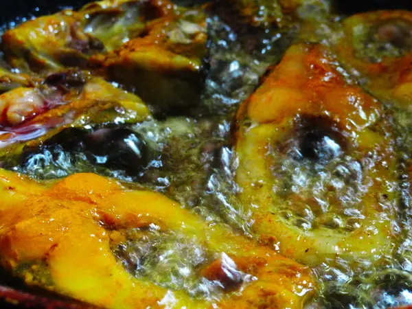 Yemek için kızartma balık parçaları