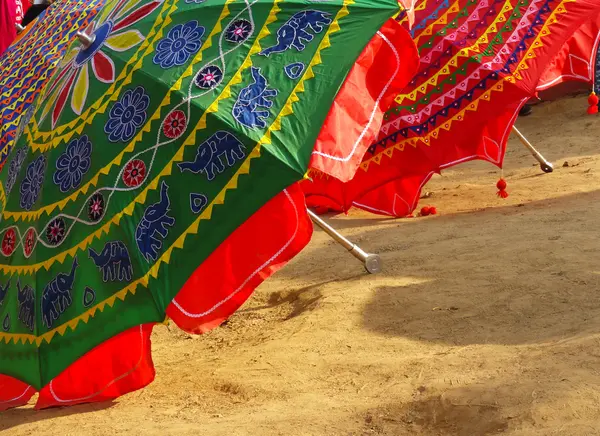 Surajkund el sanatları Fuarı ağaç sanat yükleme şemsiye