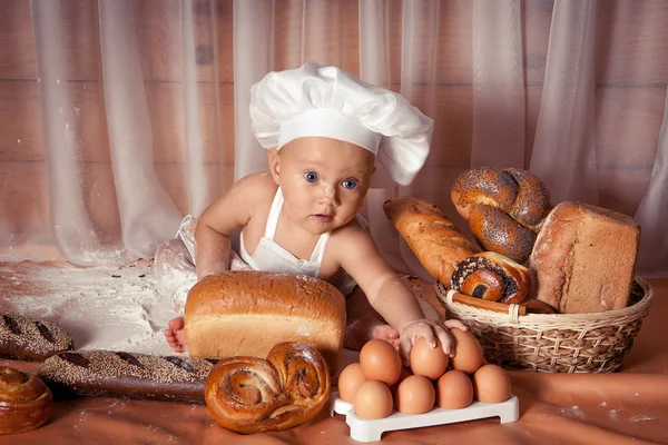 Mutlu bebek baker yatay