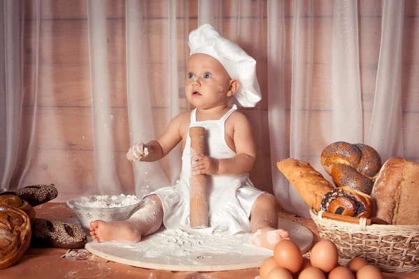 Mutlu bebek baker yatay
