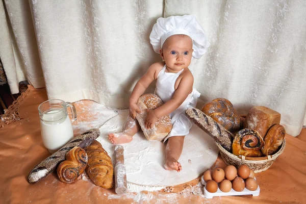 Mutlu bebek baker yatay