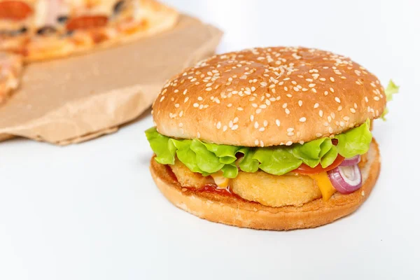 Hamburger of cheeseburger en pizza — Stockfoto