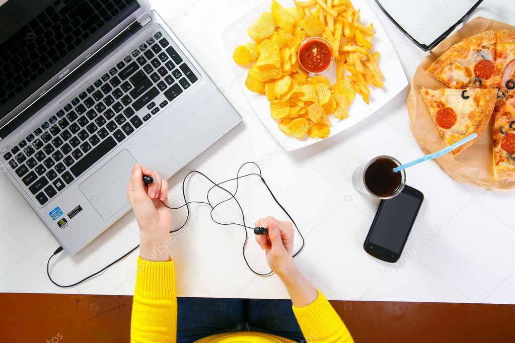 woman working at the computer 