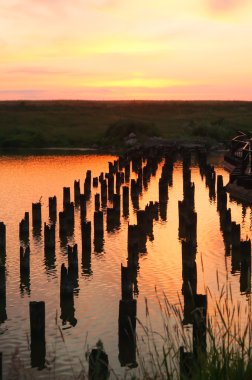 Nehirde güzel gün batımı