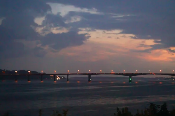 Blick auf eine Brücke mit Sonnenuntergang — Stockfoto