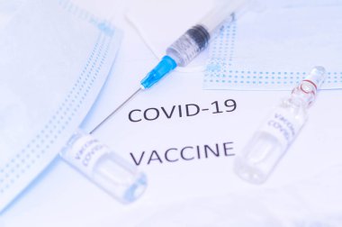 Nobel Coronavirus covid-19 aşı şişesi. Laboratuvardaki doktor, Covid-19 enfeksiyon enfeksiyonu analizi ve örneklemesi için bir biyolojik tüp getirdi..