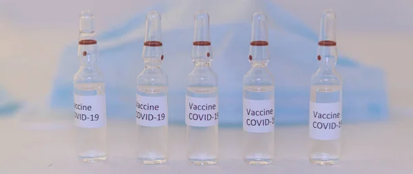 Ampullen Mit Covid Impfstoff Auf Einem Labor Auf Dem Tisch — Stockfoto