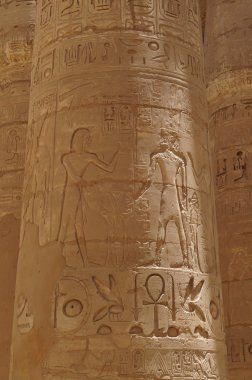 Antik hiyeroglifler Karnak Tapınağı sütun
