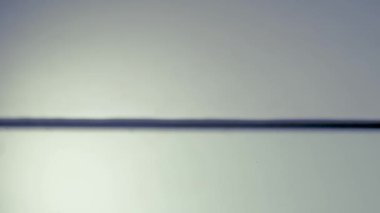 Kabarcıklı mavi dalga suyu, yavaş çekim hareketi, temiz ve saflık kavramı