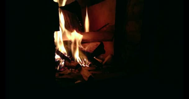 Leña Quema Una Caja Fuego Por Noche — Vídeos de Stock
