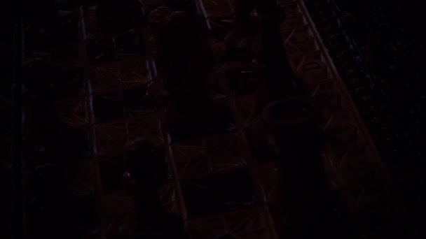 国际象棋棋盘上亮着灯 上面有数字马 — 图库视频影像