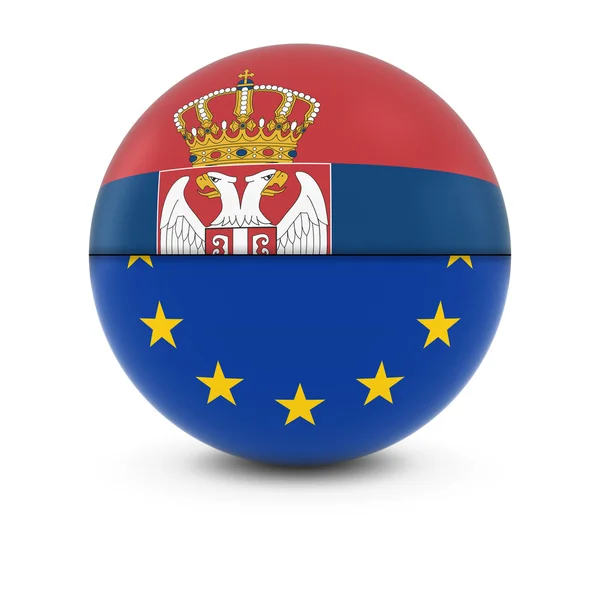 Bola de bandeira sérvia e europeia - Bandeiras divididas da Sérvia e da UE — Fotografia de Stock