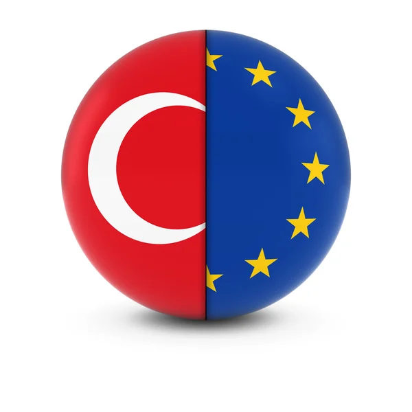 Bola de bandeira turca e europeia - Bandeiras divididas da Turquia e da UE — Fotografia de Stock