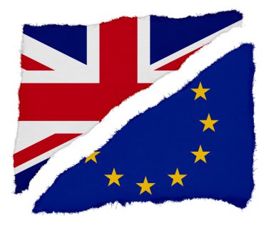 Brexit - İngiltere ve AB bayrağı yırtık kağıt artıkları beyaz arka plan üzerinde izole